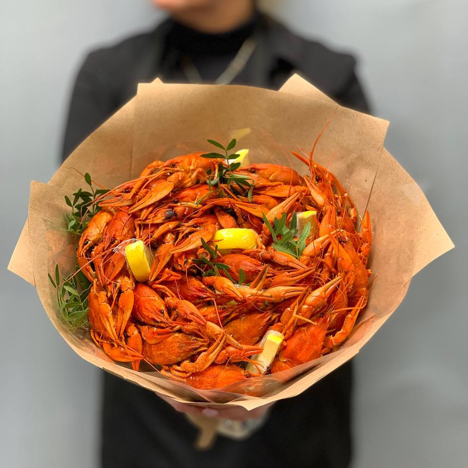 Мужской букет с раками и лимоном 