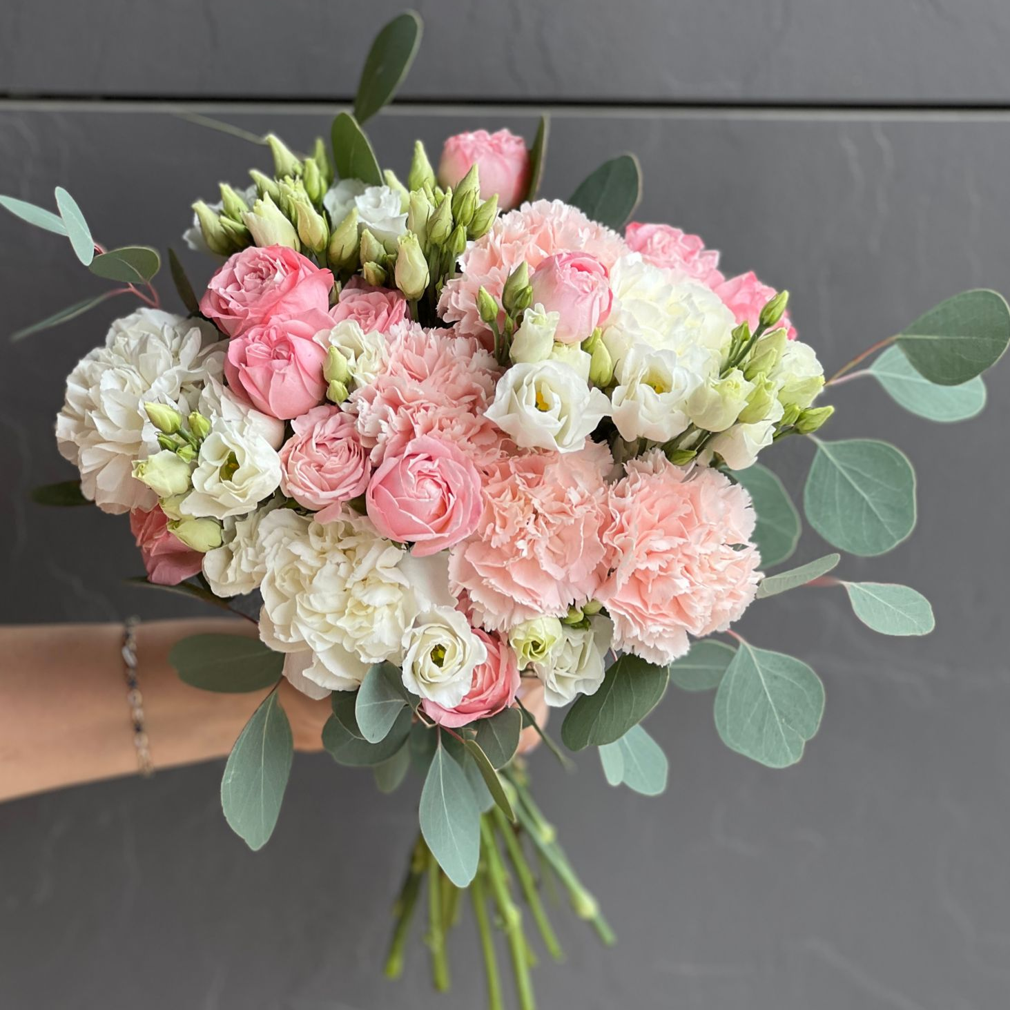 Свадебный букет в пудровых цветах