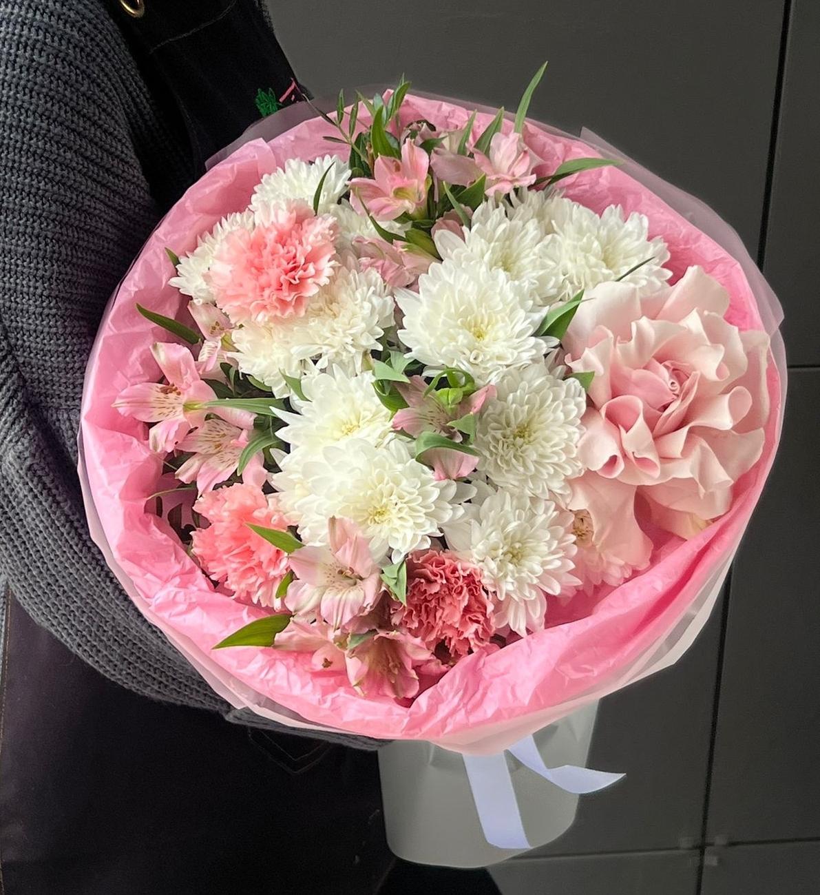 Круглый букет в нежных оттенках