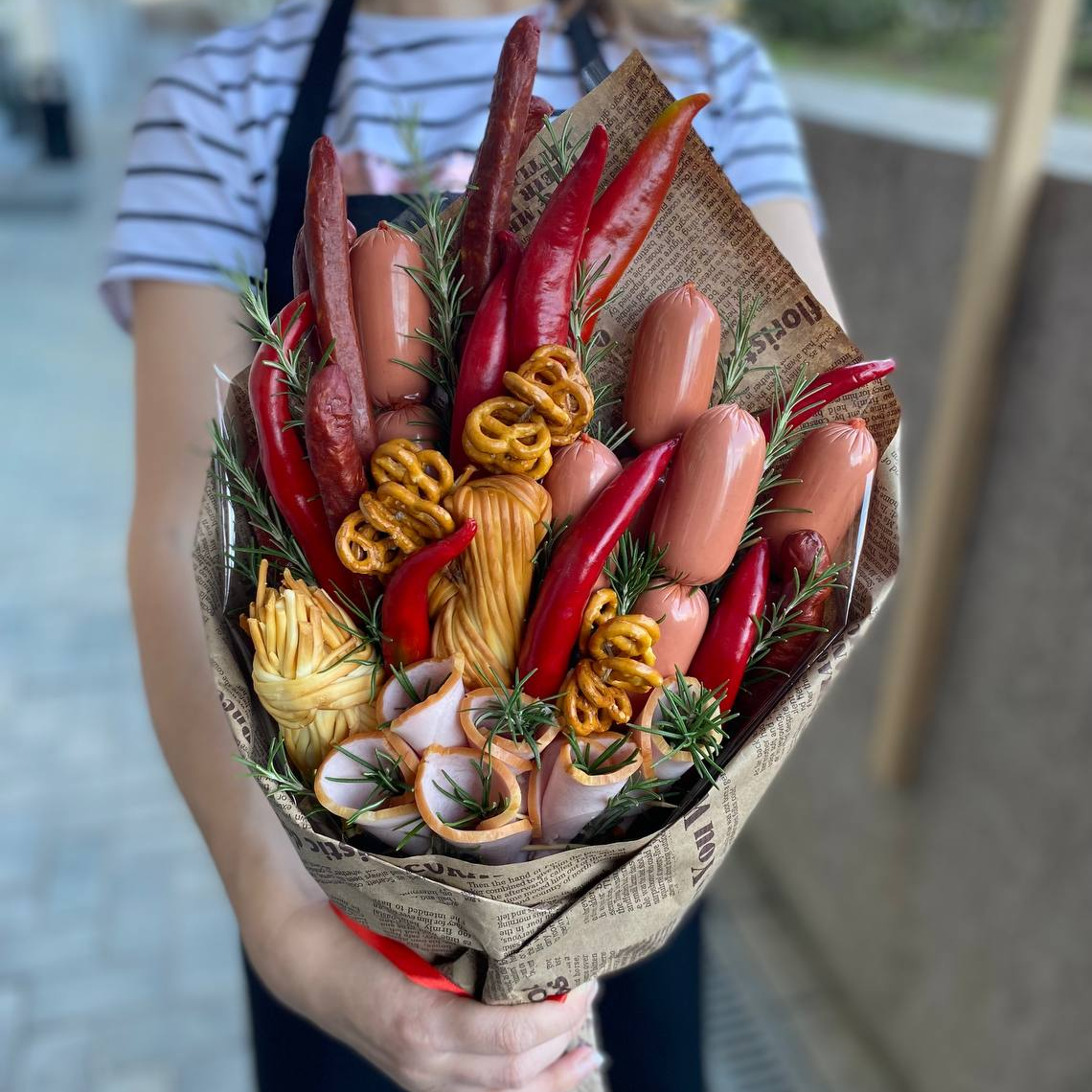 Мужской букет с колбасами и сосисками