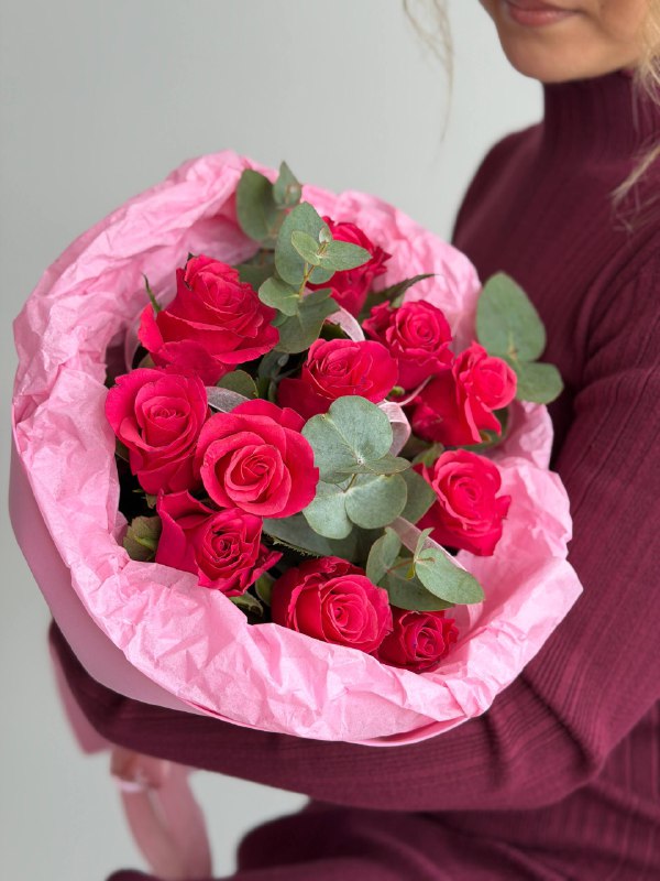 11 малиновых роз в оформление