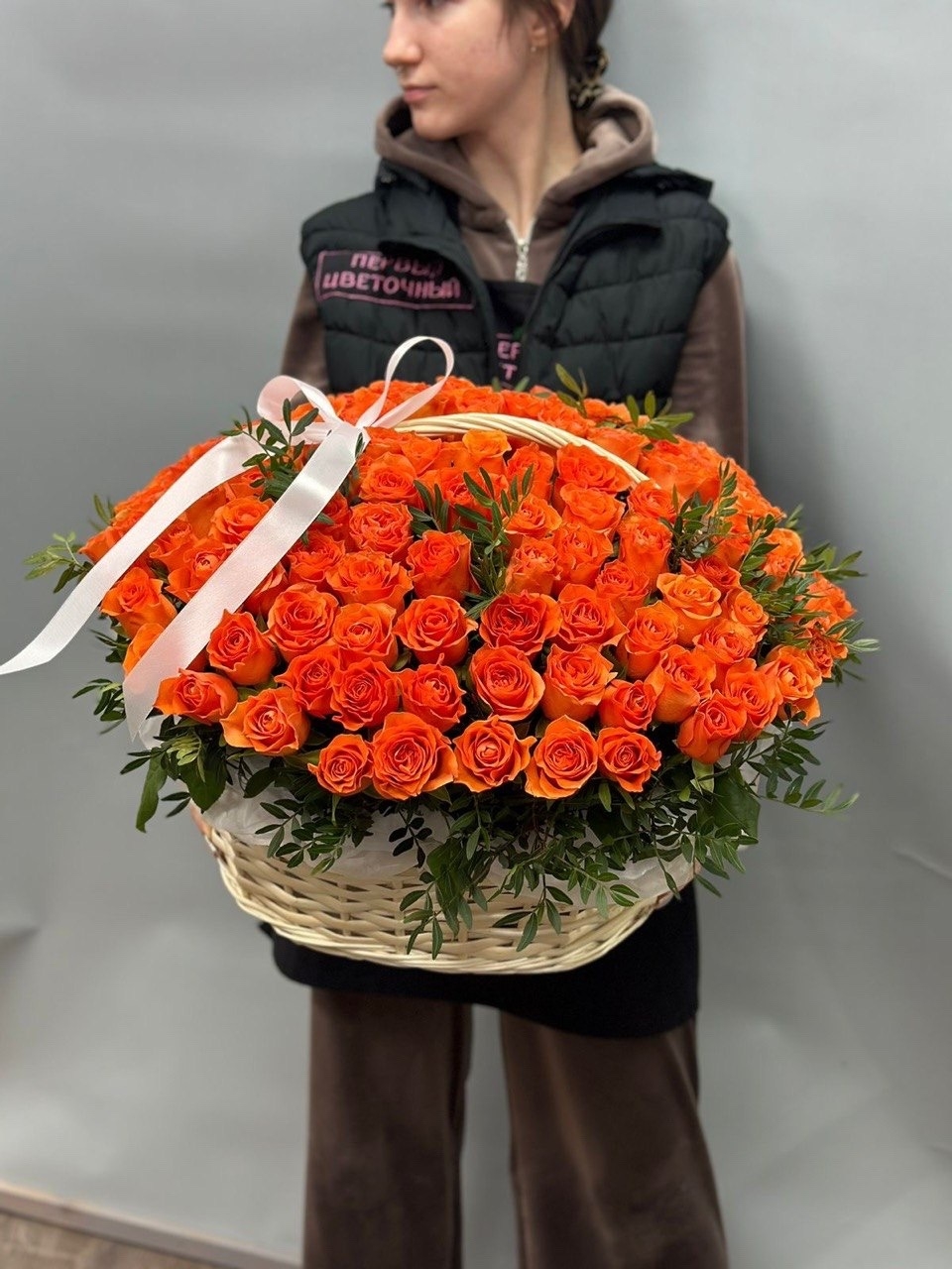 101 огненная роза в корзине