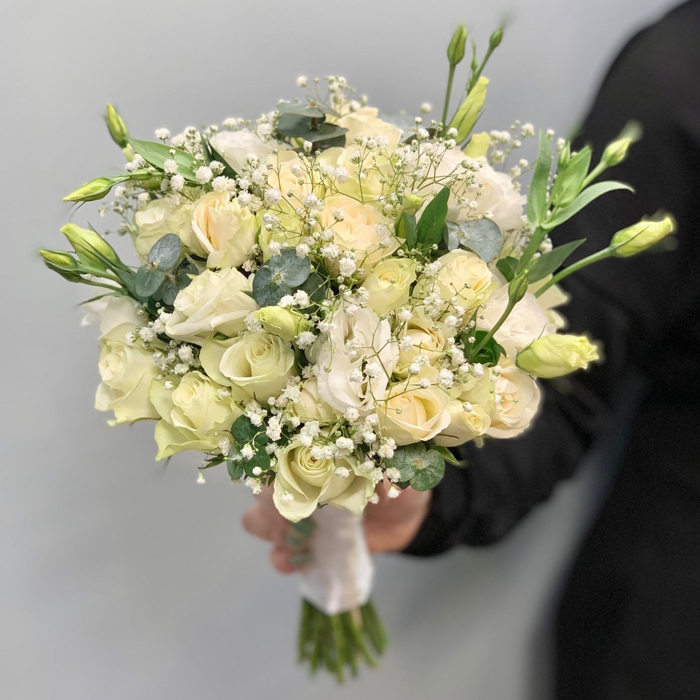 Свадебный букет в белых оттенках