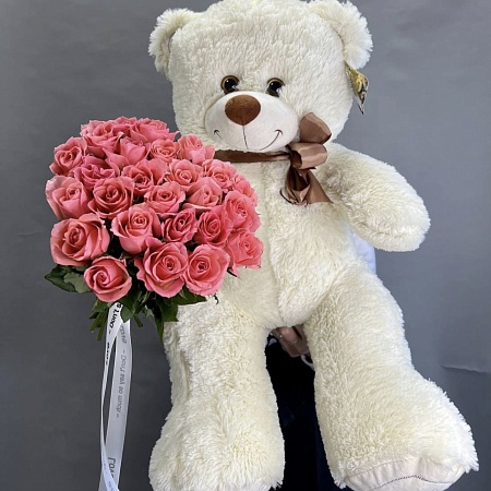 Подарочный набор с игрушкой и цветами