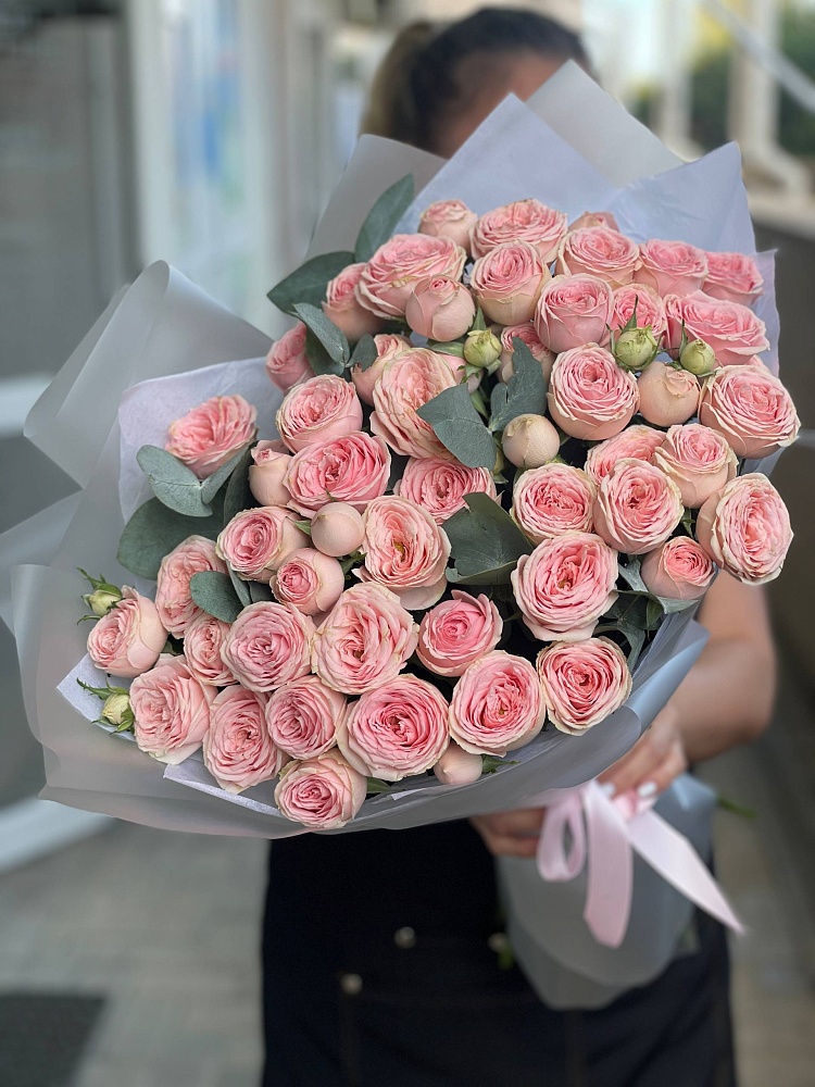 11 кустовых роз в оформление