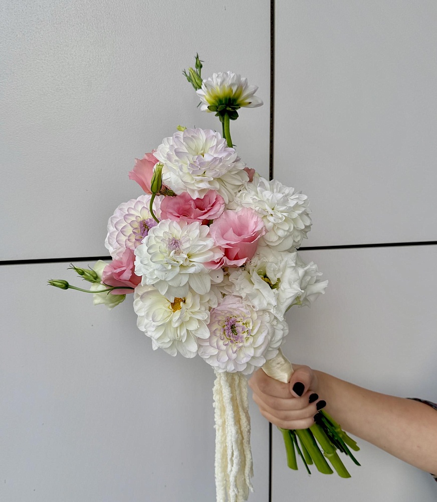 Свадебный букет с эустомой и гергинами