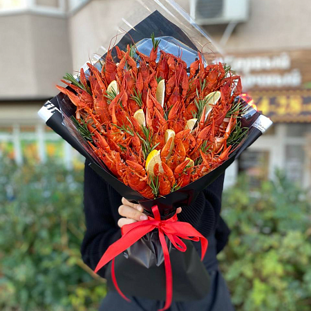 Мужской букет с раками и лимоном