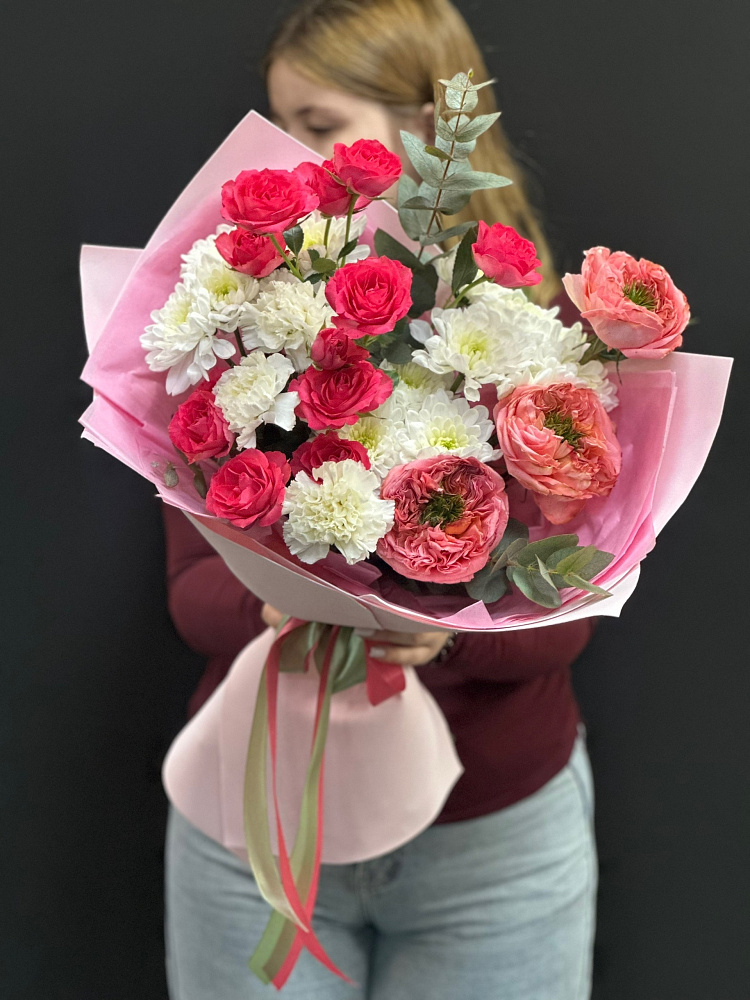 Стильный букет с кустовыми розами