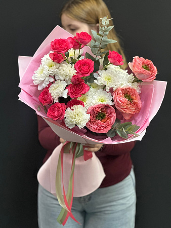 Стильный букет с кустовыми розами