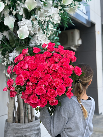 Яркие кустовые розы под ленту