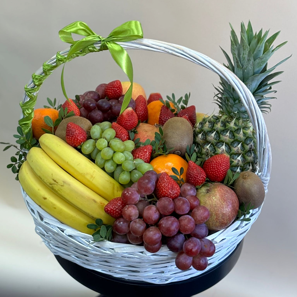 Корзина с клубникой