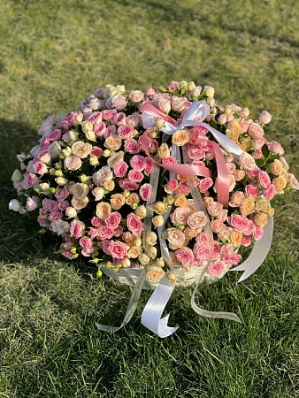 Корзина из 101 кустовой розы