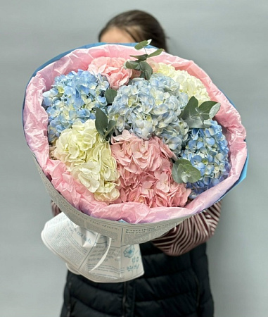 Букет из 7 гортензий