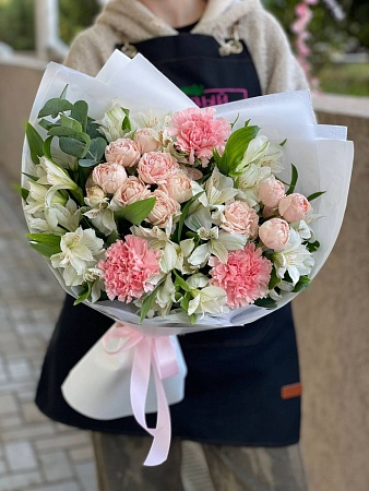 Авторский букет с альстромерией