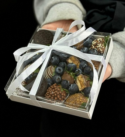 Коробочка клубники в шоколаде