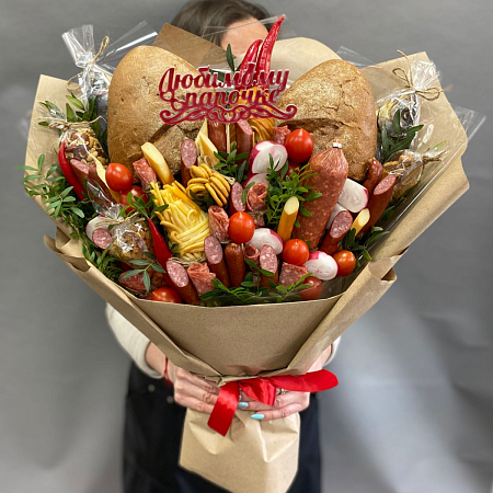 Мужской букет с рыбой и закусками