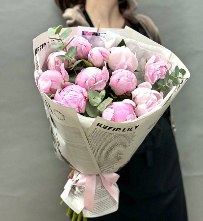 Большой букет с пионами