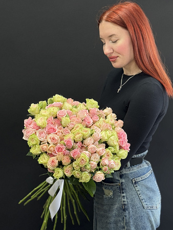 25 кустовых пионовидных роз под ленту