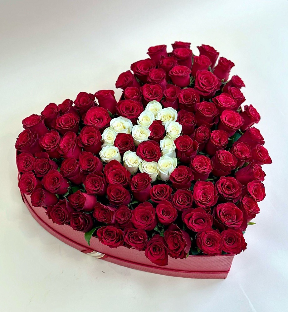 Большое сердце из роз