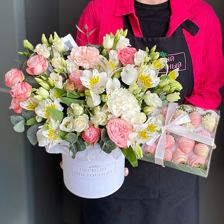 Сборная композиция с эустомой и кустовыми розами