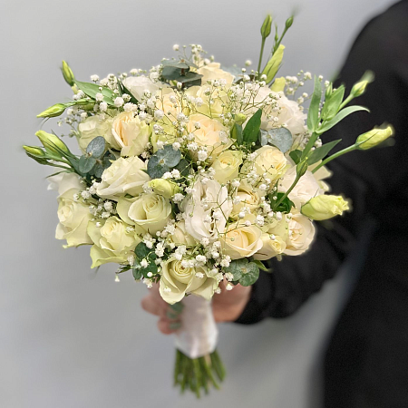 Свадебный букет в белых оттенках