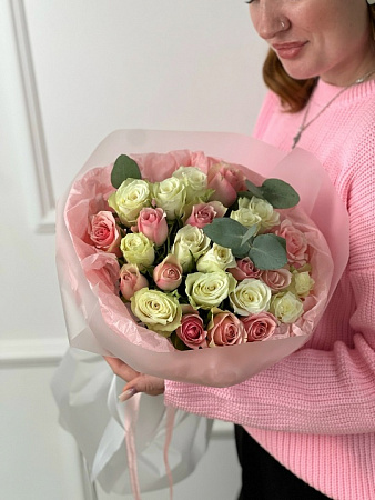 25 кенийских роз в оформление
