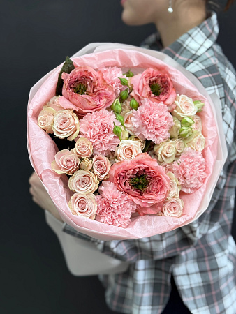 Сборный букет с пионовидной розой