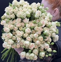 Охапки цветов