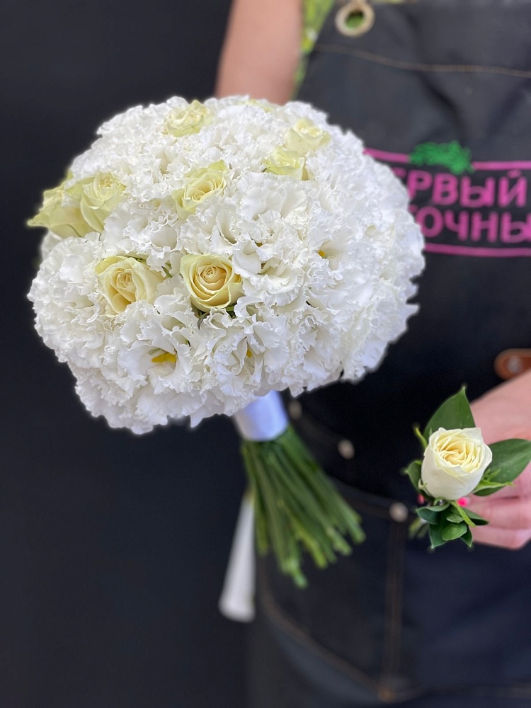 Свадебный букет с эустомой и кенийской розой