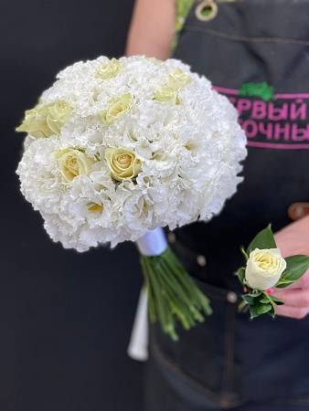 Свадебный букет с эустомой и кенийской розой