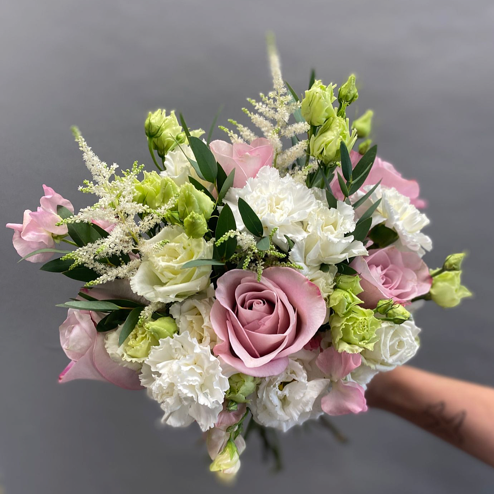 Свадебный букет с пудровыми розами