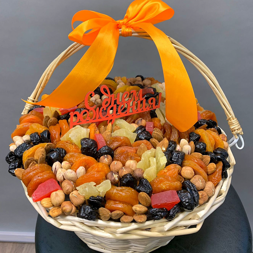 Корзина с сухофруктами