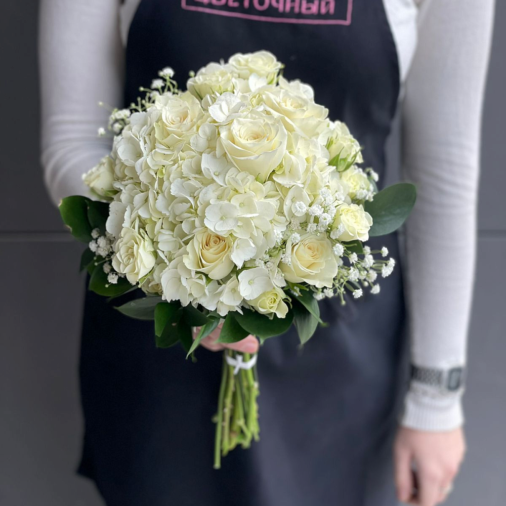 Букет невесты с белой гортензией