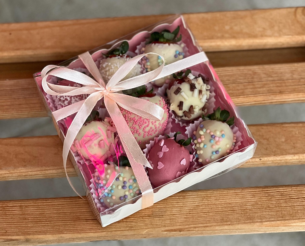 Набор из 9 клубник в шоколаде